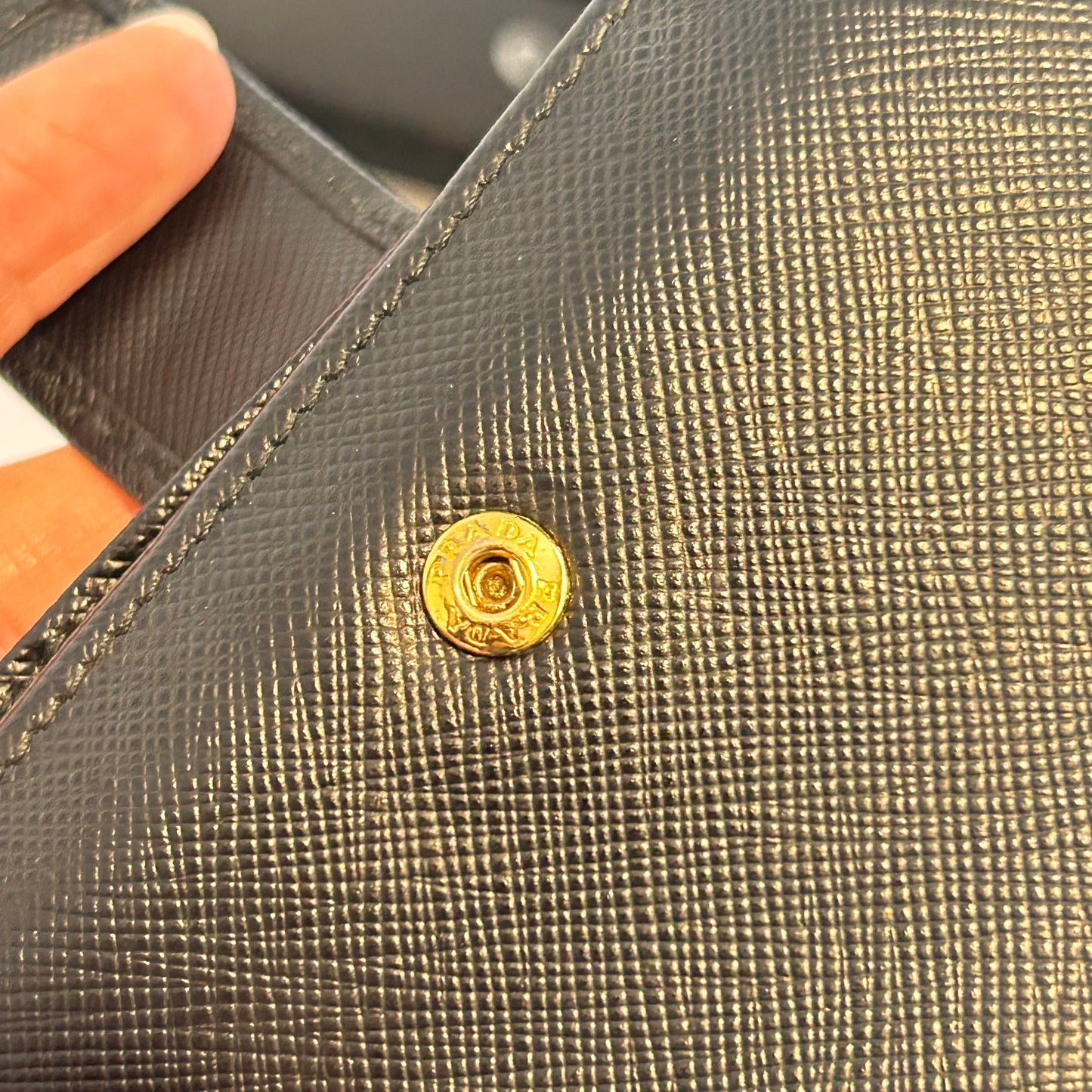 (2015) PRADA portefeuille compact en cuir saffiano
