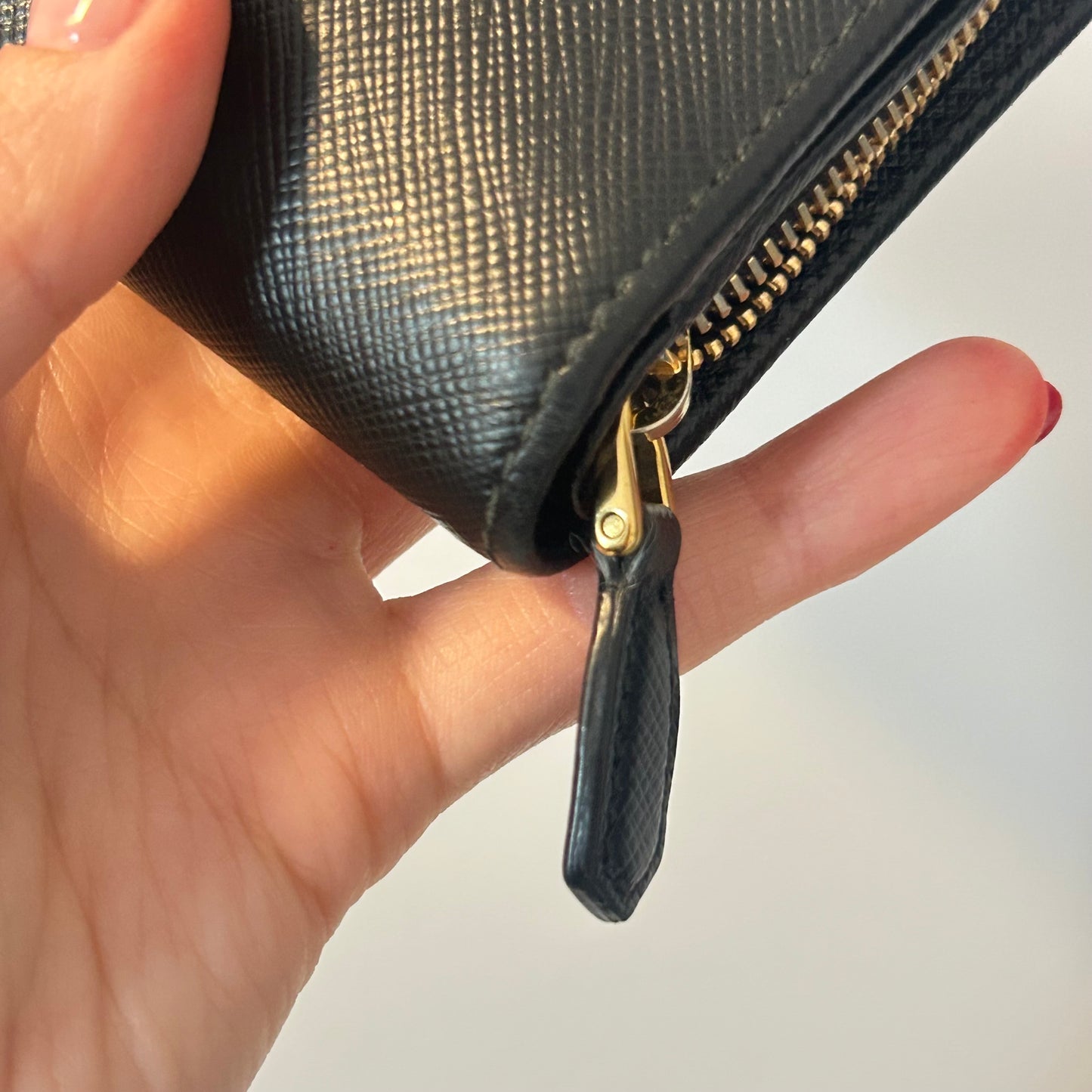 (2015) PRADA portefeuille compact en cuir saffiano