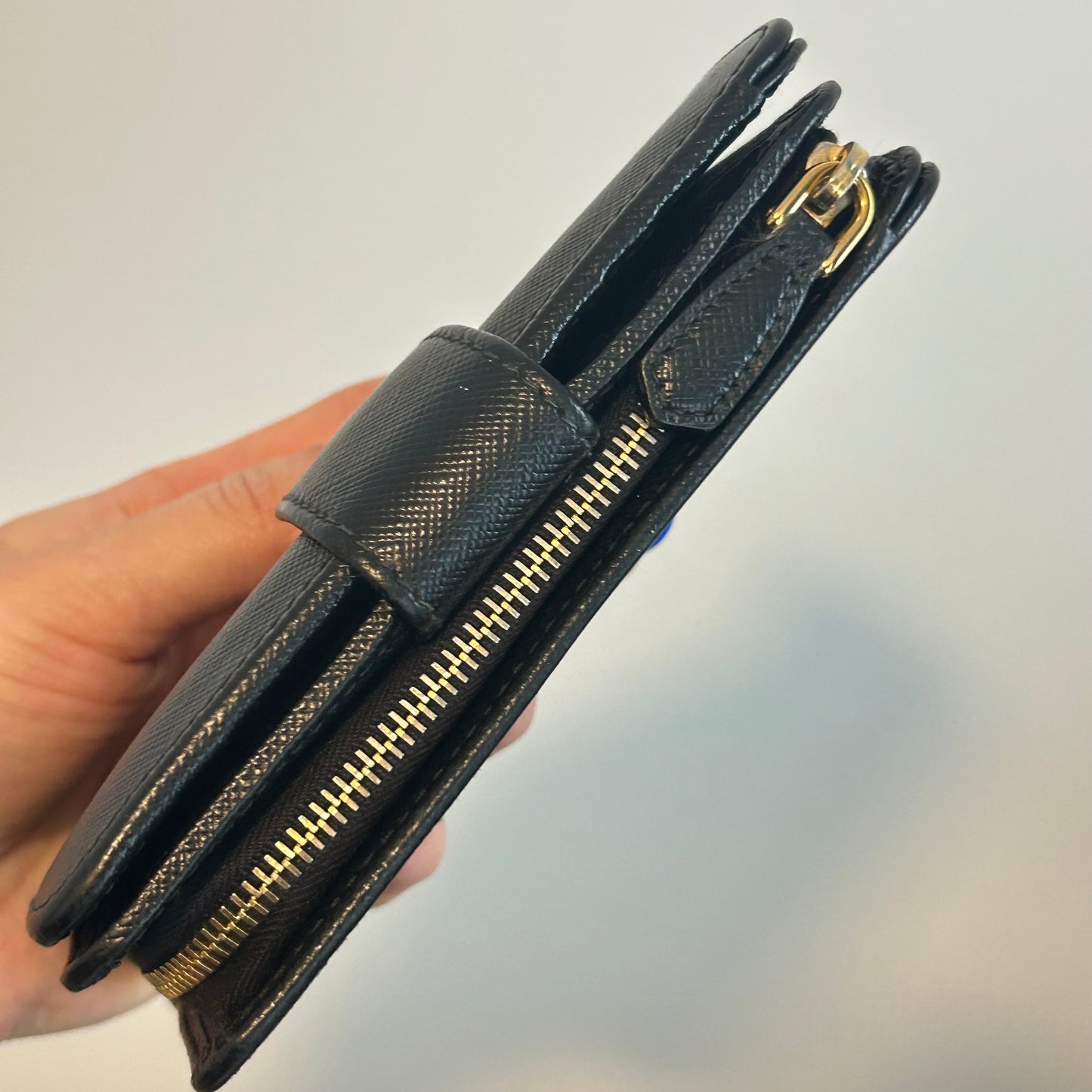 (2015) PRADA portefeuille compact en cuir saffiano