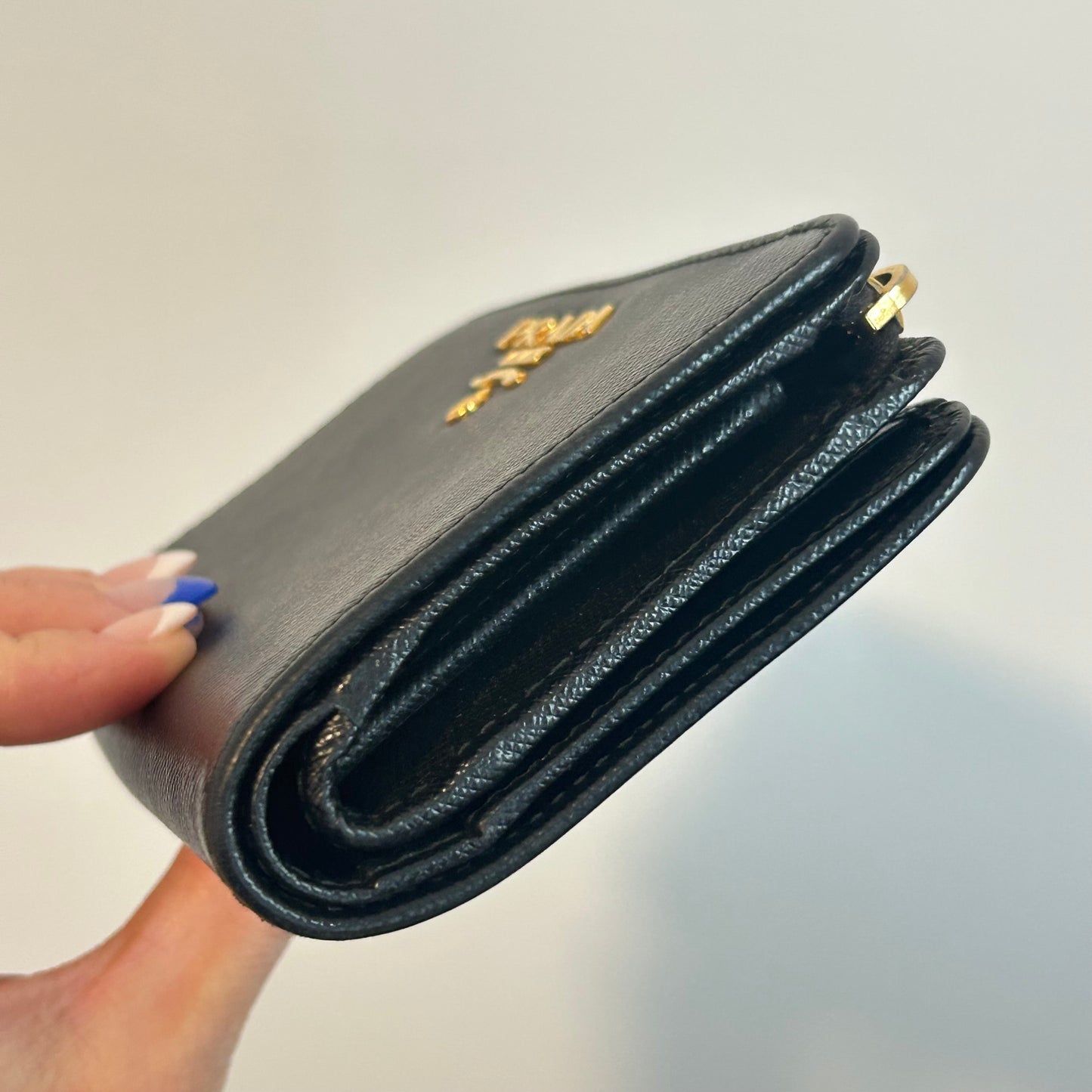 (2015) PRADA portefeuille compact en cuir saffiano