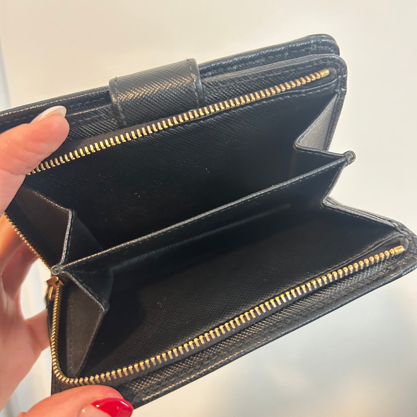 (2015) PRADA portefeuille compact en cuir saffiano