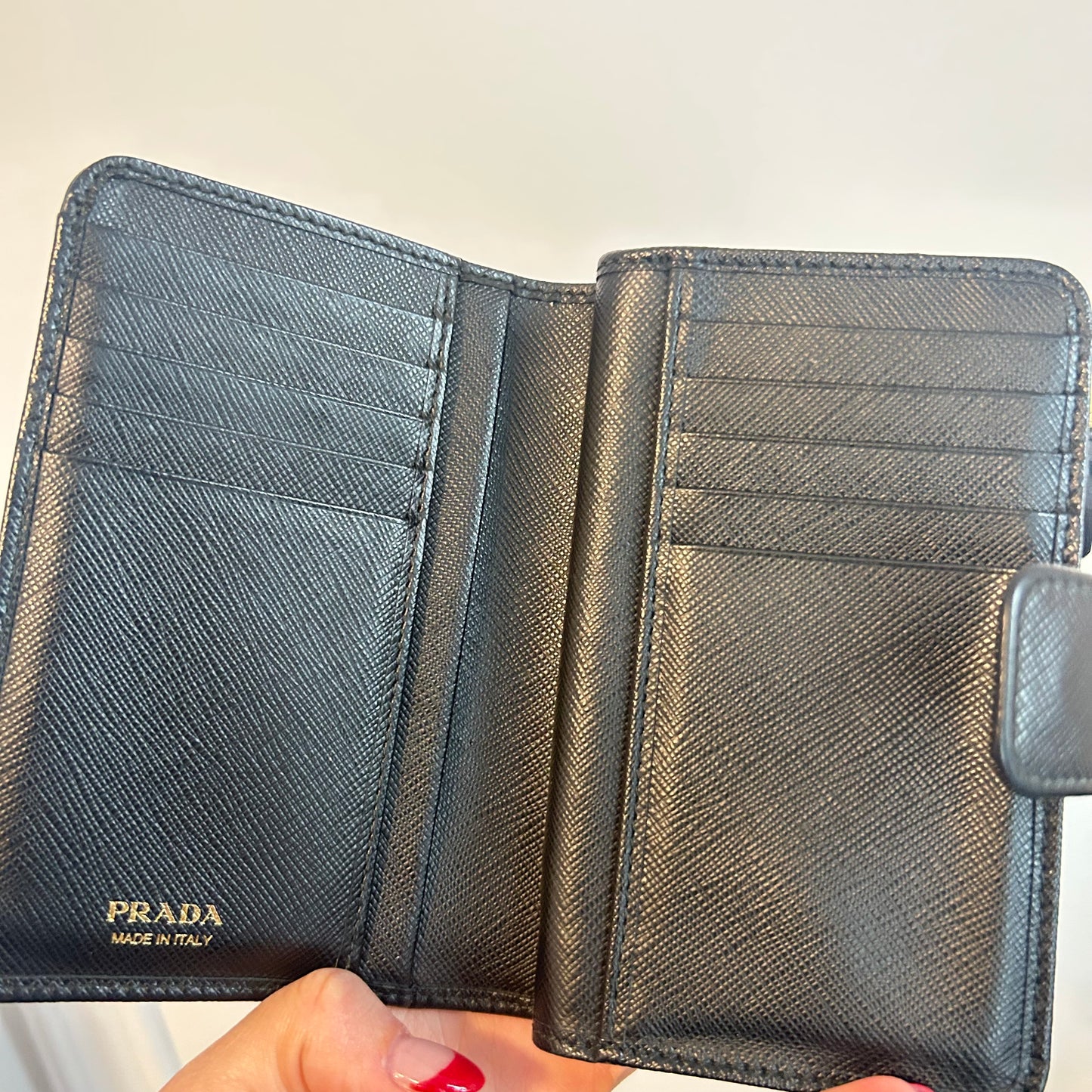 (2015) PRADA portefeuille compact en cuir saffiano