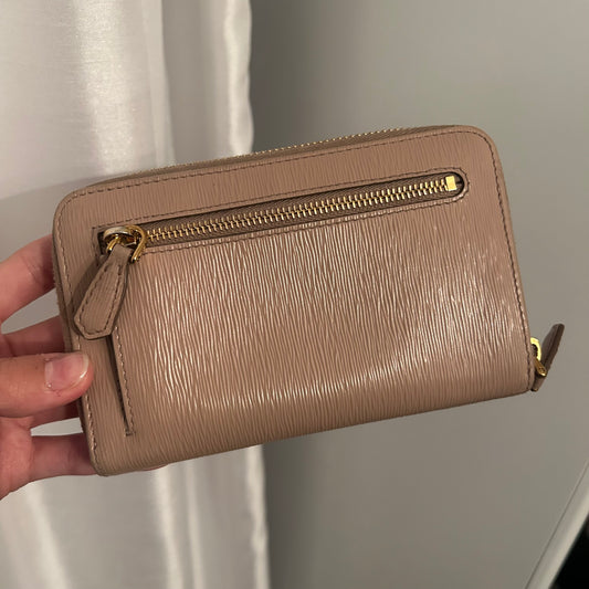 PRADA portefeuille compacte beige en cuir saffiano