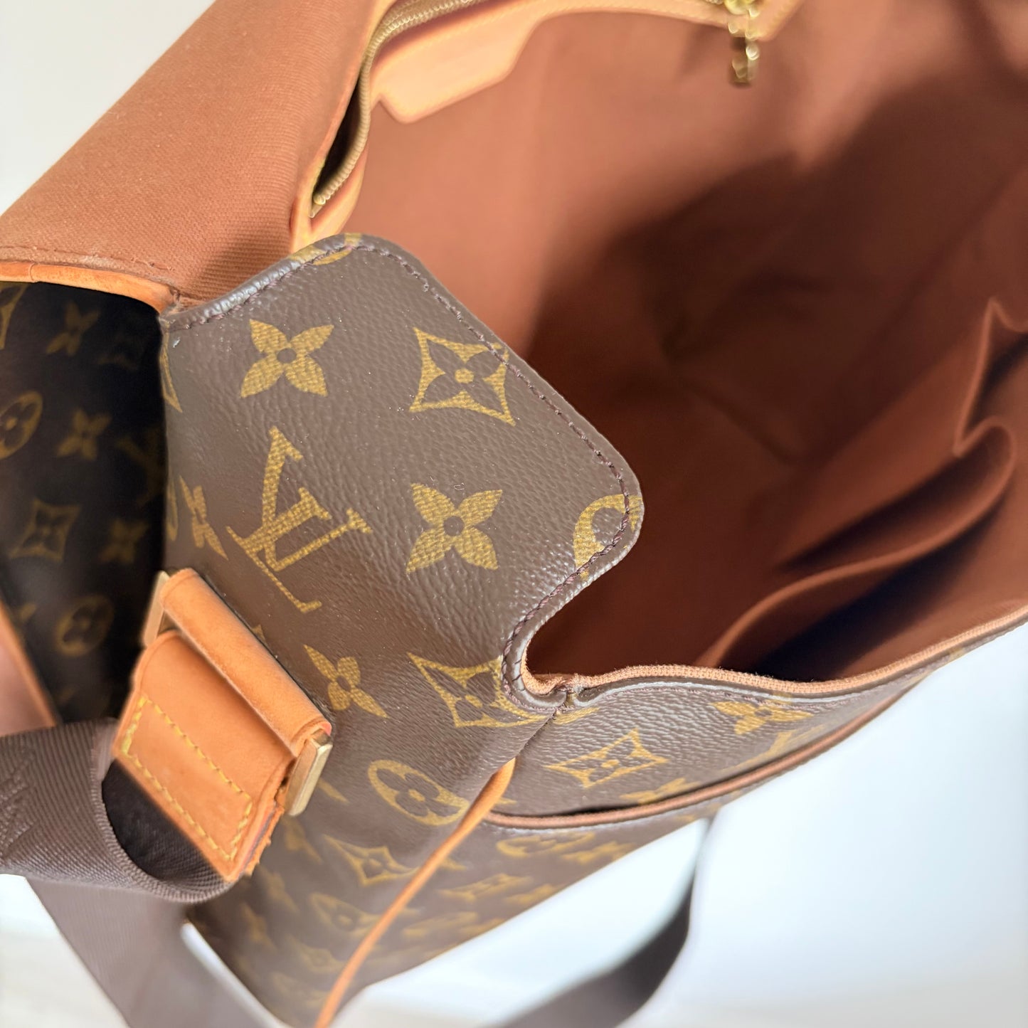 (2003) Louis Vuitton messenger bag