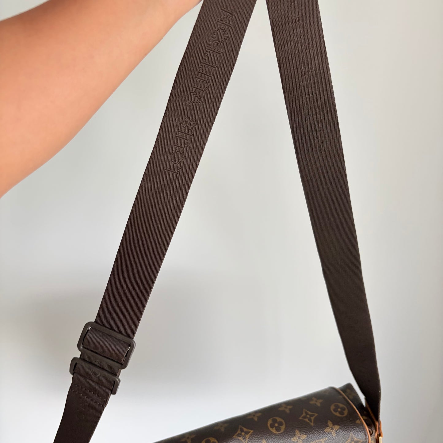 (2003) Louis Vuitton messenger bag