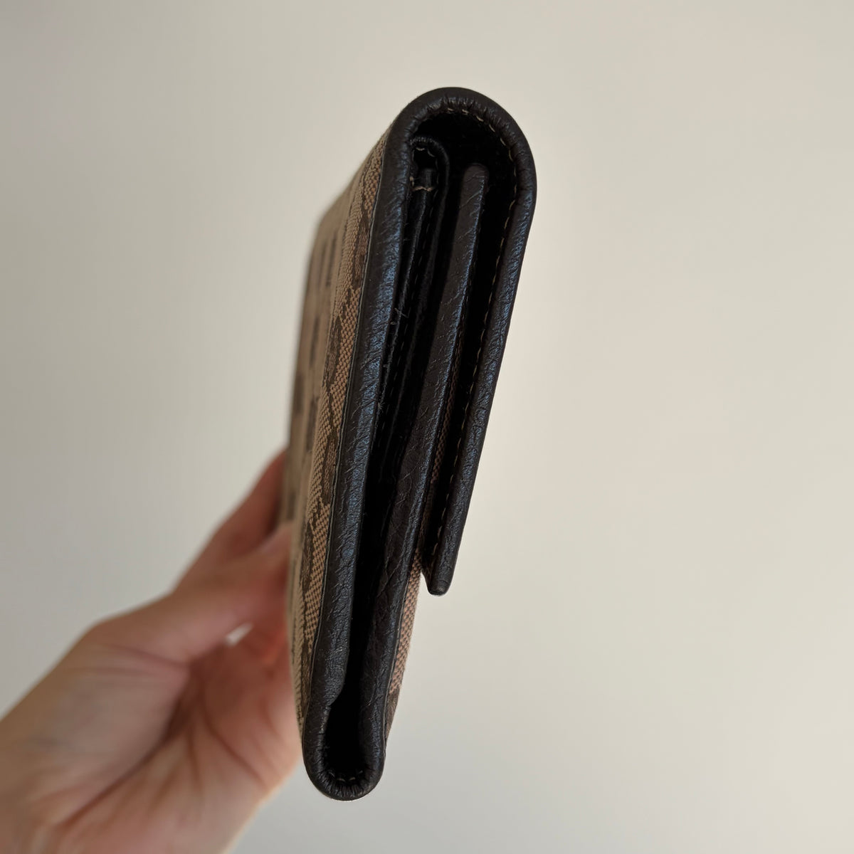 GUCCI portefeuille GG supreme