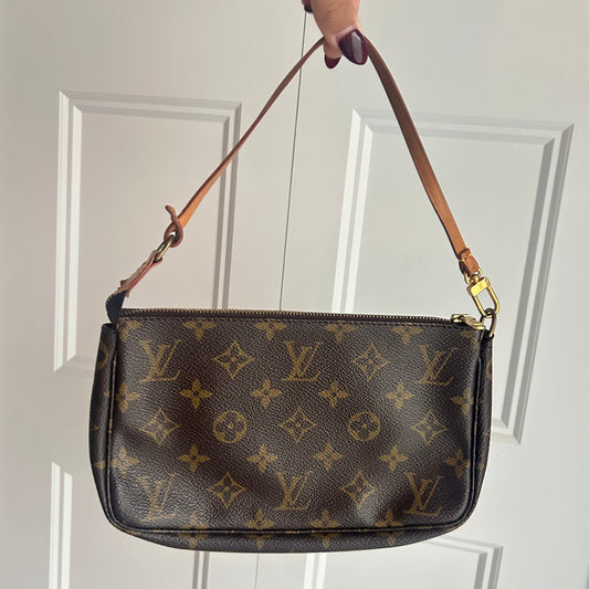 (2001) Louis Vuitton Pochette Accessoires